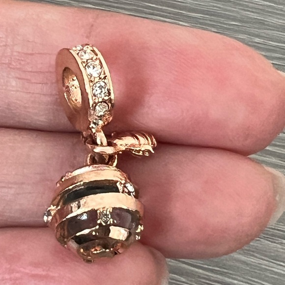Rose gold Honey bee 🐝 charm only, Fits Pandora bracelets - Picture 3 of 6